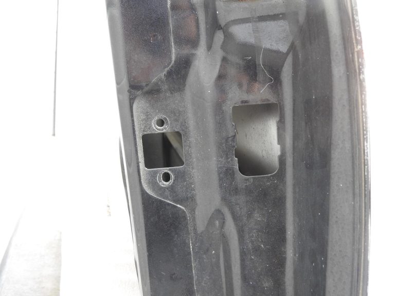 Opel Astra H priekšējās kreisās durvis 20R 2HU Z20R melnas Saphirschwarz 93192036