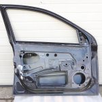 Opel Astra H priekšējās kreisās durvis 20R 2HU Z20R melnas Saphirschwarz 93192036