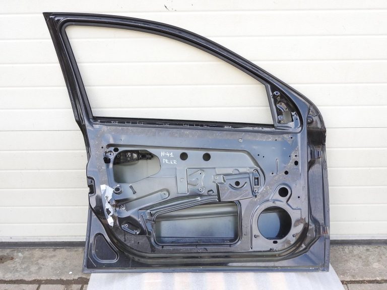 Opel Astra H priekšējās kreisās durvis 20R 2HU Z20R melnas Saphirschwarz 93192036