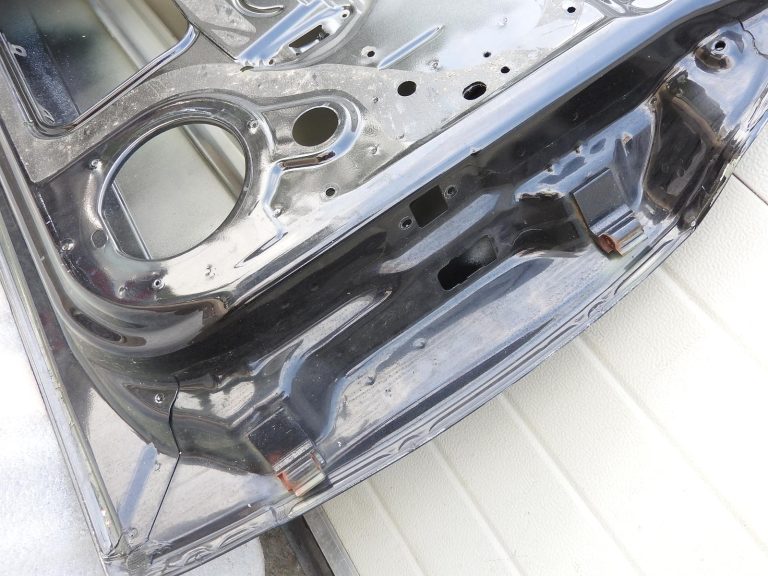 Opel Astra H priekšējās kreisās durvis 20R 2HU Z20R melnas Saphirschwarz 93192036