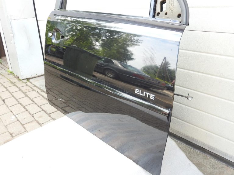 Opel Vectra C Signum priekšējās labās durvis melnas 93186030 02-08 20R 2HU Z20R