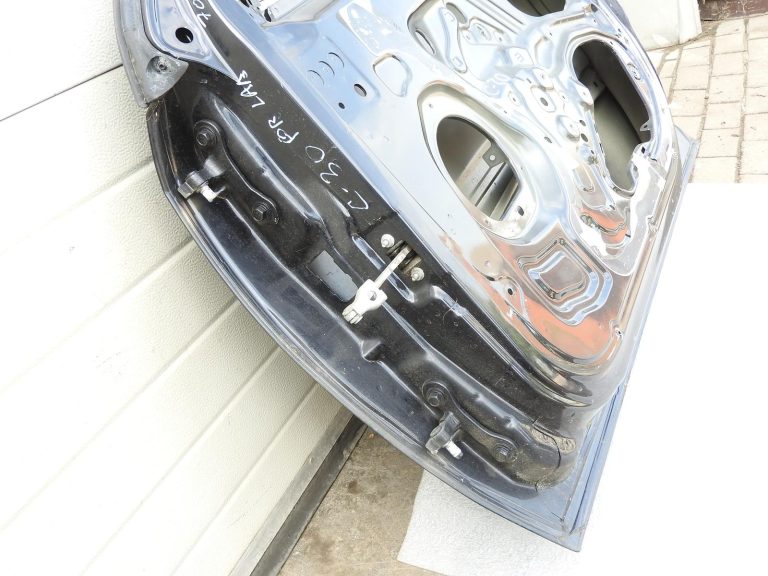 Opel Vectra C Signum priekšējās labās durvis melnas 93186030 02-08 20R 2HU Z20R