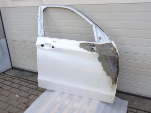 BMW X5 F15 priekšējās labās durvis A96 Mineralweiss balta 41517386738
