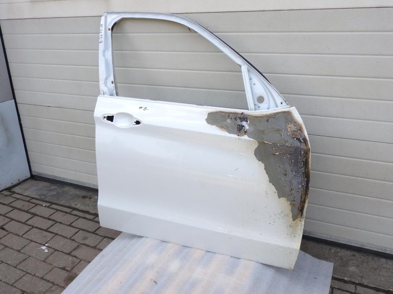 BMW X5 F15 priekšējās labās durvis A96 Mineralweiss balta 41517386738