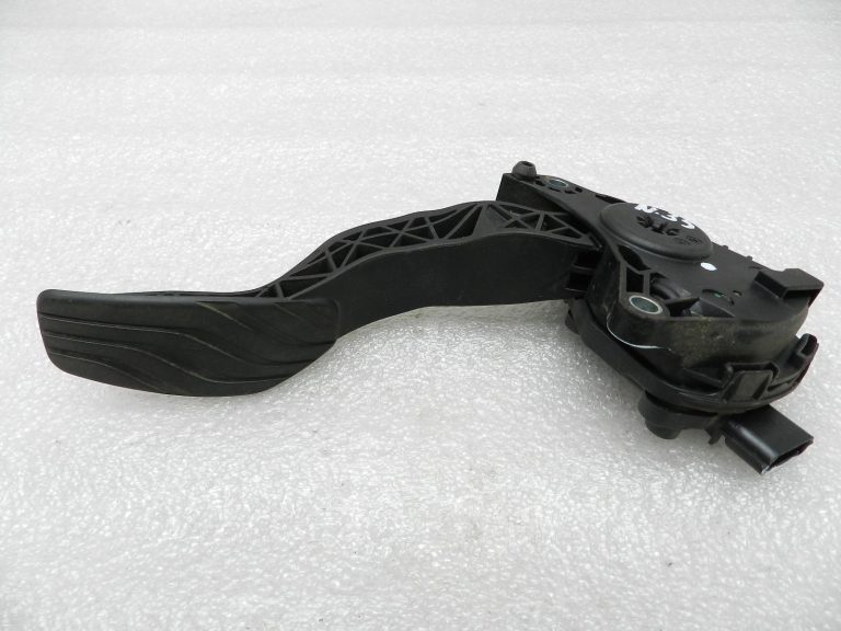Nissan Qashqai oriģinālais gāzes pedālis 180024BG0B