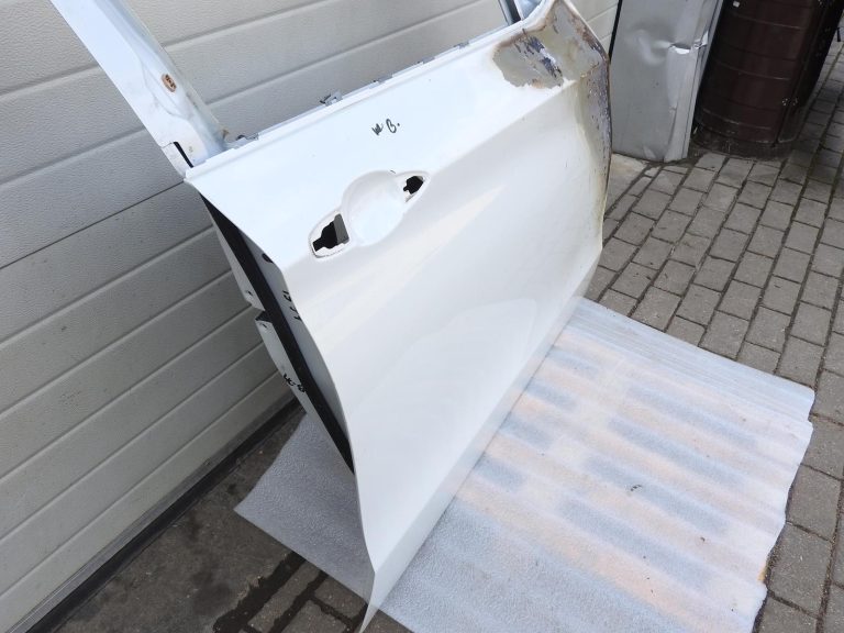 BMW X5 F15 priekšējās labās durvis A96 Mineralweiss balta 41517386738