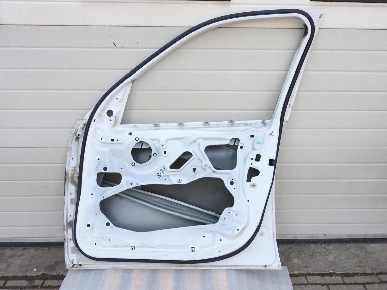 BMW X5 F15 priekšējās labās durvis A96 Mineralweiss balta 41517386738