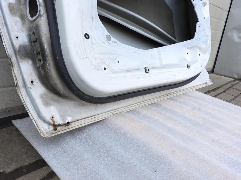 BMW X5 F15 priekšējās labās durvis A96 Mineralweiss balta 41517386738