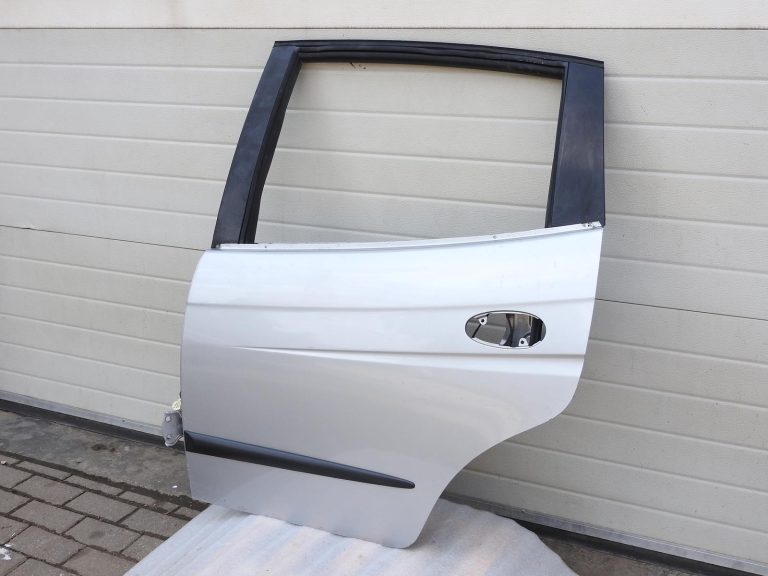 Daewoo Tacuma Rezzo aizmugurējās kreisās durvis 92U sudraba 96386725