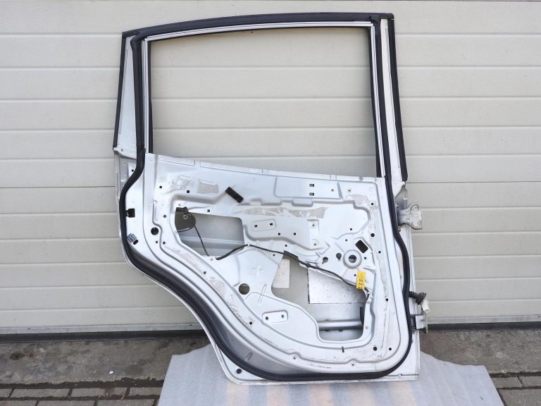 Daewoo Tacuma Rezzo aizmugurējās kreisās durvis 92U sudraba 96386725