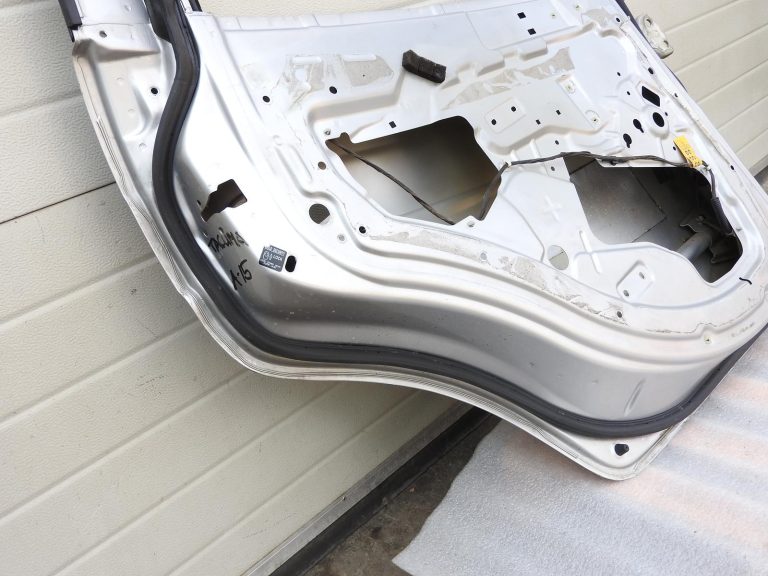 Daewoo Tacuma Rezzo aizmugurējās kreisās durvis 92U sudraba 96386725