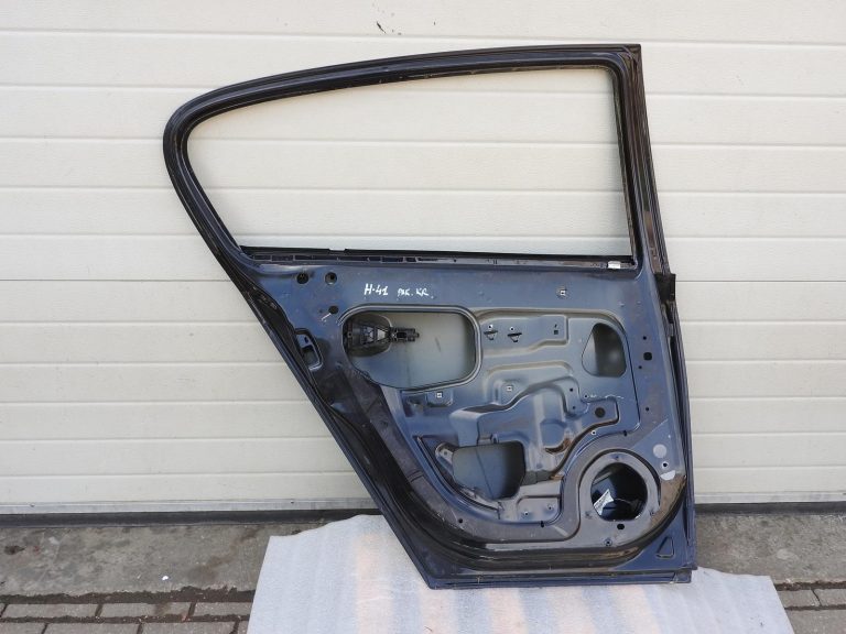 Opel Astra H hečbeks aizmugurējās kreisās durvis Z20R melna 13162876