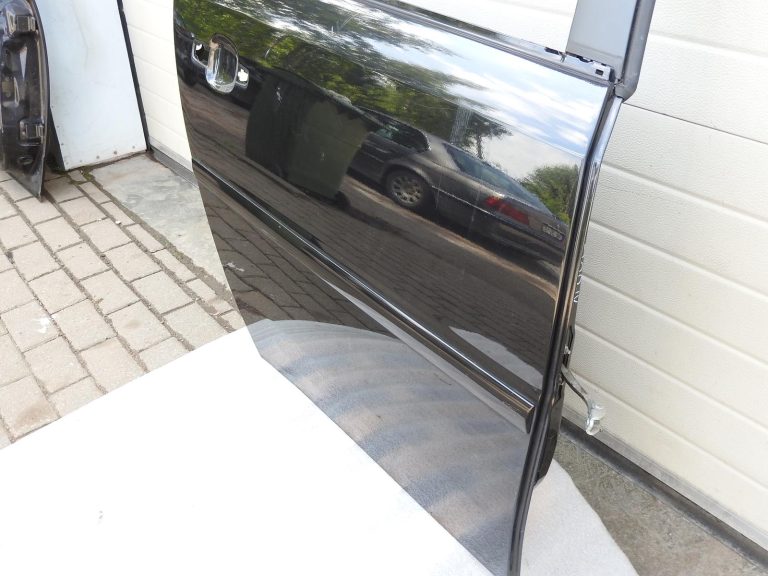 Opel Signum aizmugurējās labās durvis melnas 93173924 2002-2008 20R 2HU Z20R