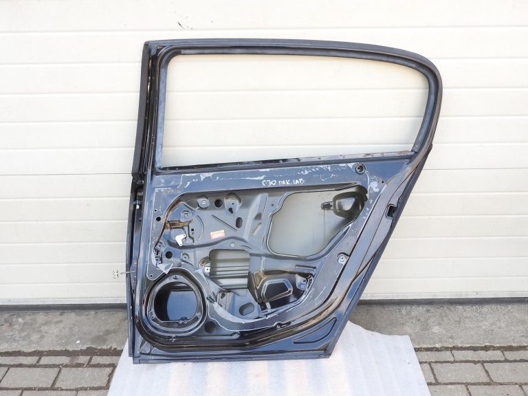 Opel Signum aizmugurējās labās durvis melnas 93173924 2002-2008 20R 2HU Z20R