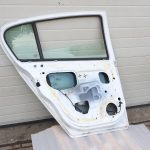 Opel Astra H hečbeks aizmugurējās kreisās durvis balta 13162876 04-10