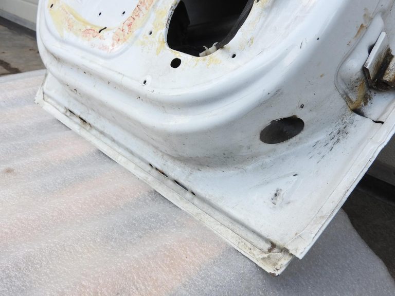 Opel Astra H hečbeks aizmugurējās kreisās durvis balta 13162876 04-10