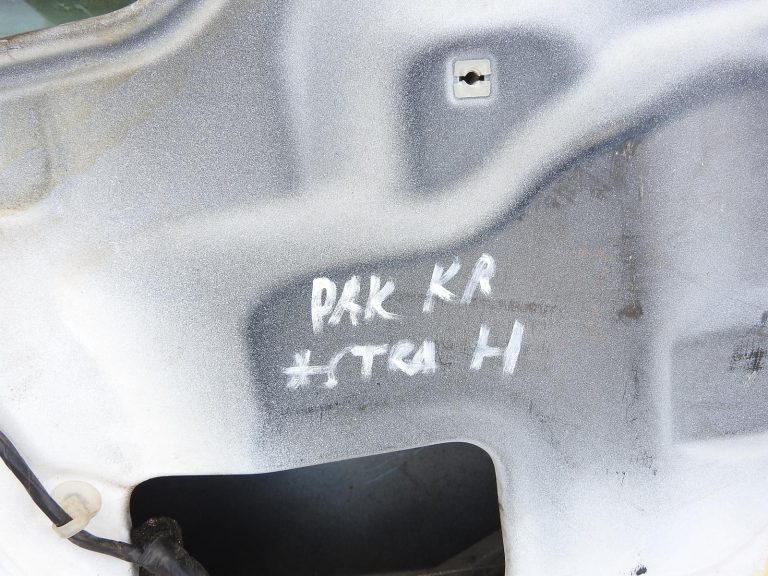 Opel Astra H hečbeks aizmugurējās kreisās durvis balta 13162876 04-10