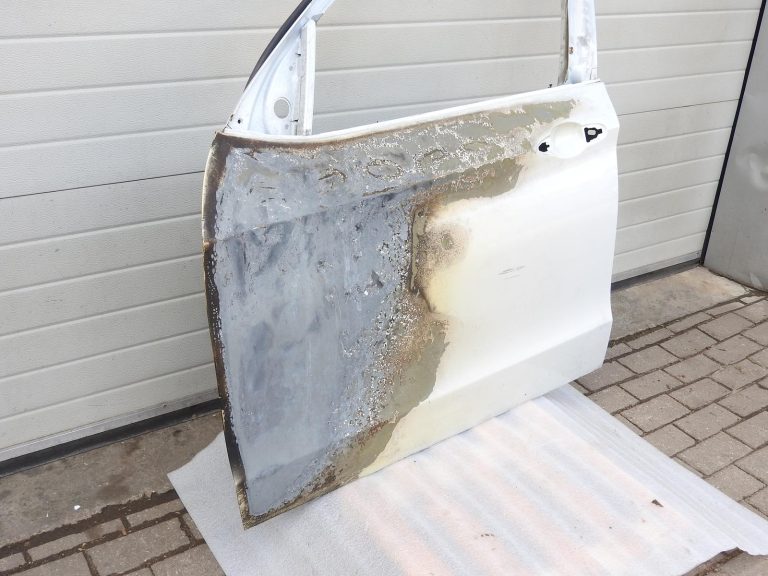 BMW X5 F15 priekšējās kreisās durvis A96 Mineralweiss balta 41517386737