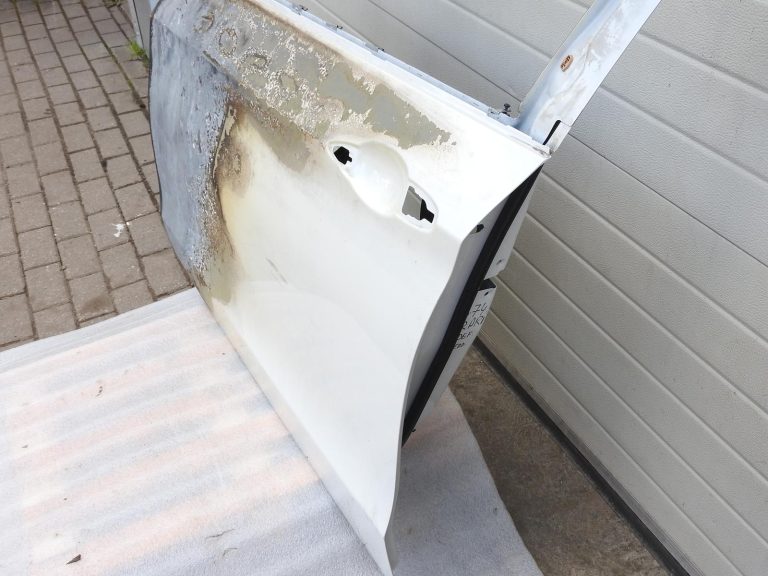 BMW X5 F15 priekšējās kreisās durvis A96 Mineralweiss balta 41517386737