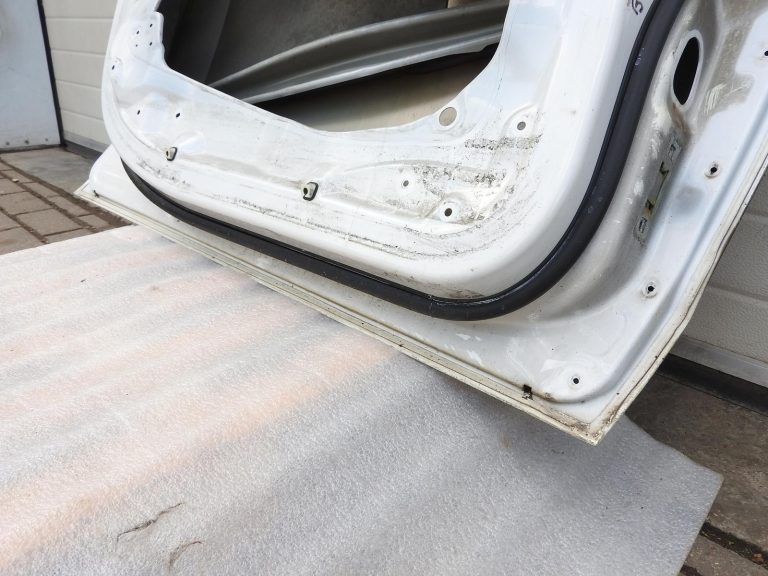 BMW X5 F15 priekšējās kreisās durvis A96 Mineralweiss balta 41517386737