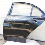 Mercedes C-Class W205 sedans aizmugurējās kreisās durvis 197 melna