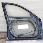 Mercedes C-Class W205 sedans priekšējās kreisās durvis 197 melna