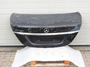 Mercedes C-Class W205 sedans bagāžnieka vāks 197 melns A2057502400