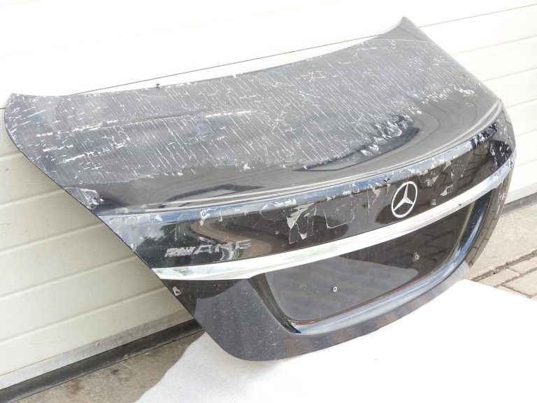 Mercedes C-Class W205 sedans bagāžnieka vāks 197 melns A2057502400