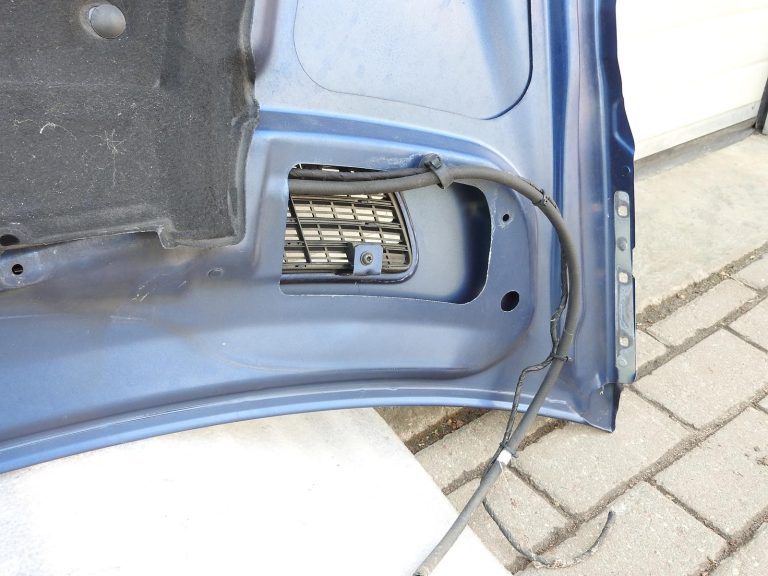 Mercedes C-Class W203 dzinēja pārsegs kapots 345 zils A2038800157