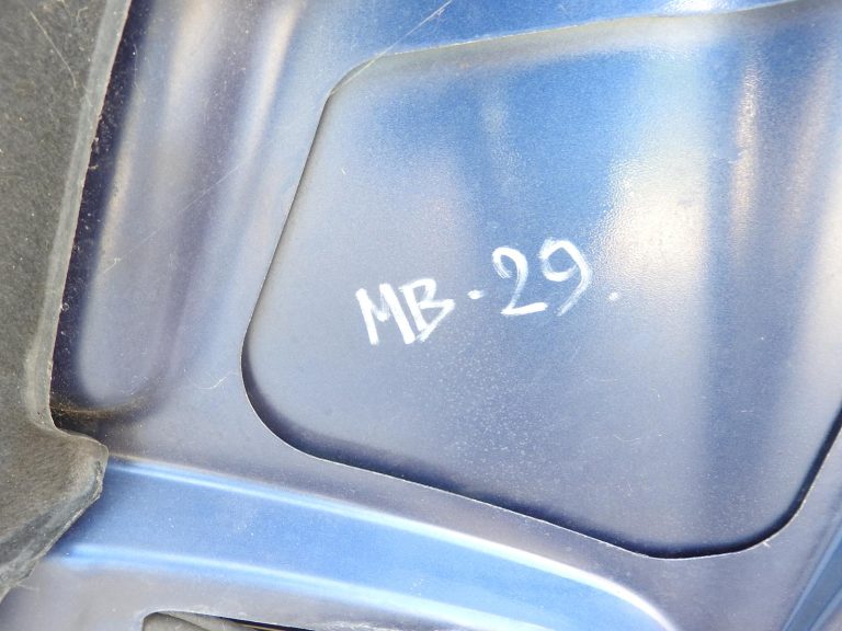 Mercedes C-Class W203 dzinēja pārsegs kapots 345 zils A2038800157