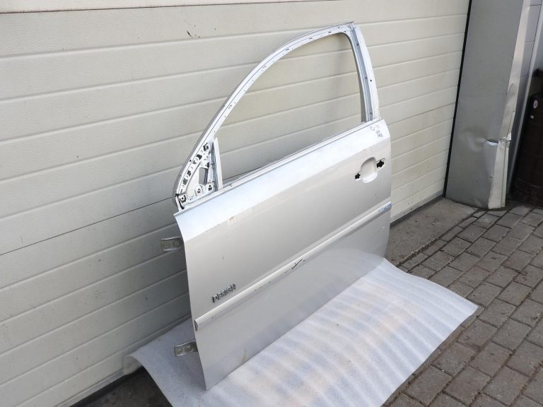Opel Vectra C Signum priekšējās kreisās durvis sudraba 93171439 93186031 93175809 13216020