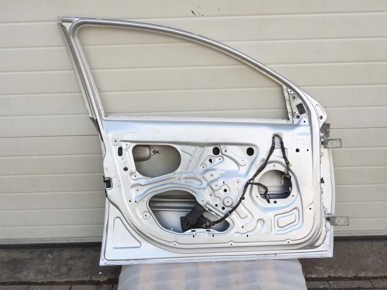Opel Vectra C Signum priekšējās kreisās durvis sudraba 93171439 93186031 93175809 13216020