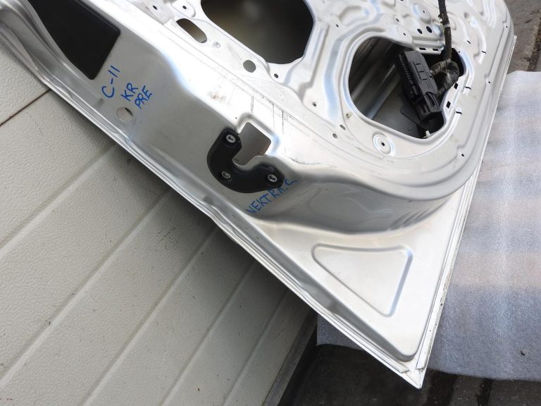 Opel Vectra C Signum priekšējās kreisās durvis sudraba 93171439 93186031 93175809 13216020