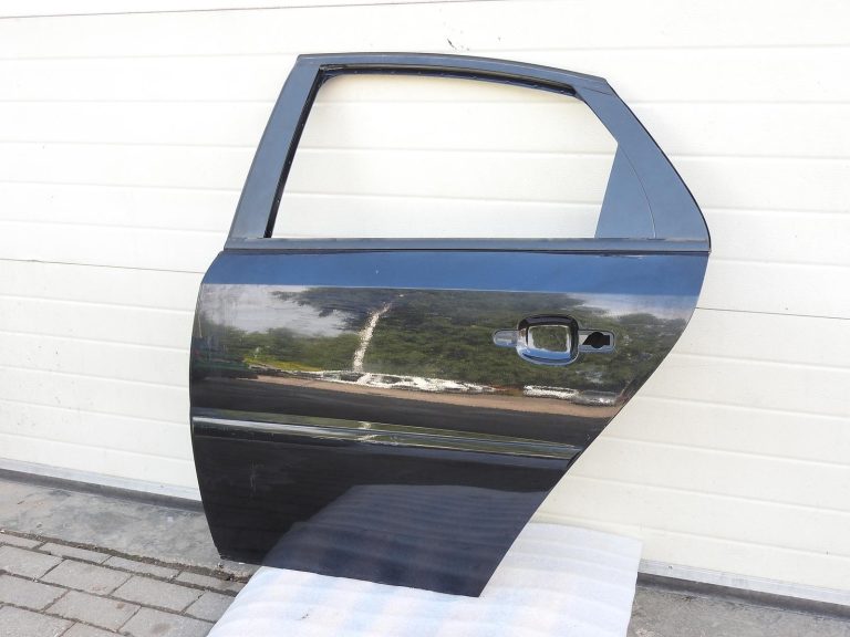 Opel Vectra C hečbeks aizmugurējās kreisās durvis melna 93171451 93175839 13140147 9228871