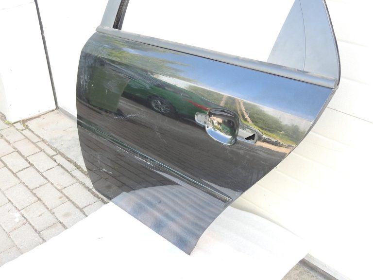 Opel Vectra C hečbeks aizmugurējās kreisās durvis melna 93171451 93175839 13140147 9228871