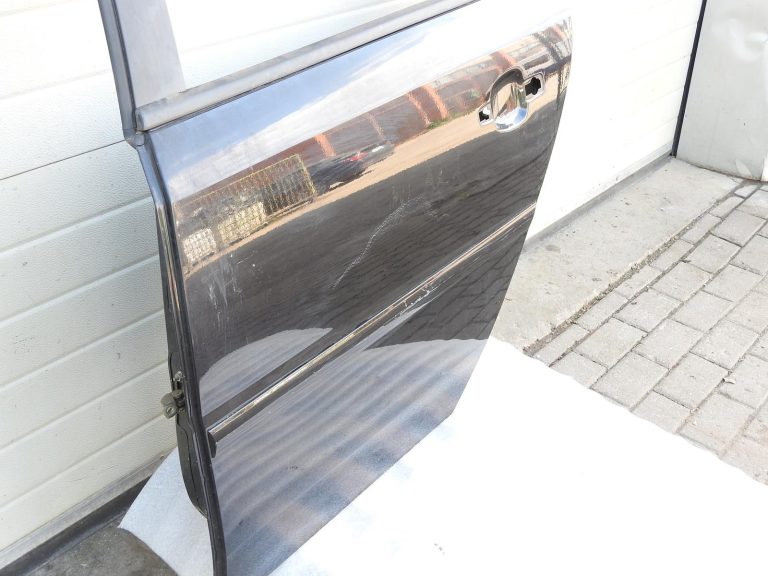 Opel Vectra C hečbeks aizmugurējās kreisās durvis melna 93171451 93175839 13140147 9228871