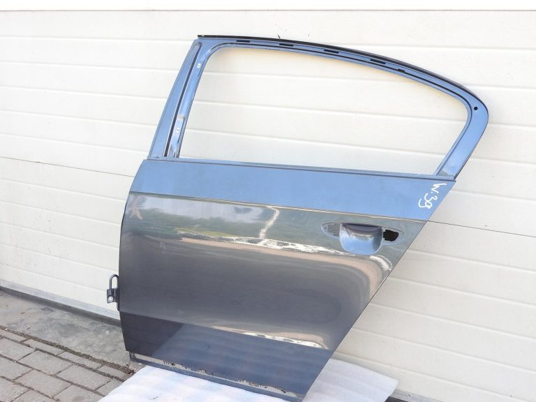 VW Passat B7 sedans aizmugurējās kreisās durvis K7X 3AE833055 10-14
