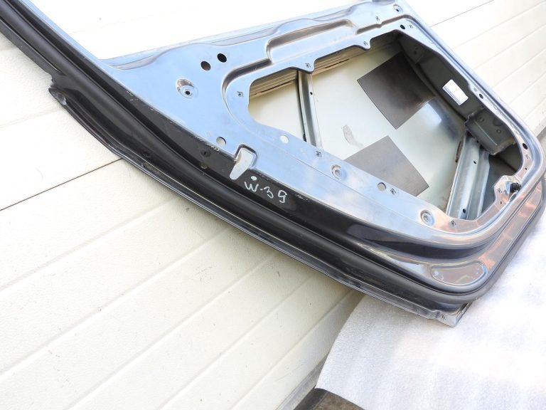 VW Passat B7 sedans aizmugurējās kreisās durvis K7X 3AE833055 10-14