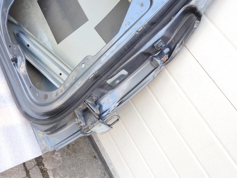 VW Passat B7 sedans aizmugurējās kreisās durvis K7X 3AE833055 10-14