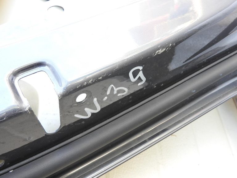 VW Passat B7 sedans aizmugurējās kreisās durvis K7X 3AE833055 10-14
