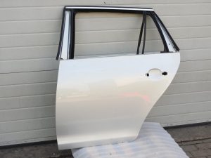 VW Golf 6 universālis aizmugurējās kreisās durvis R7L 1K9833055 1K9833055B 09-13