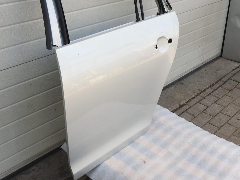 VW Golf 6 universālis aizmugurējās kreisās durvis R7L 1K9833055 1K9833055B 09-13