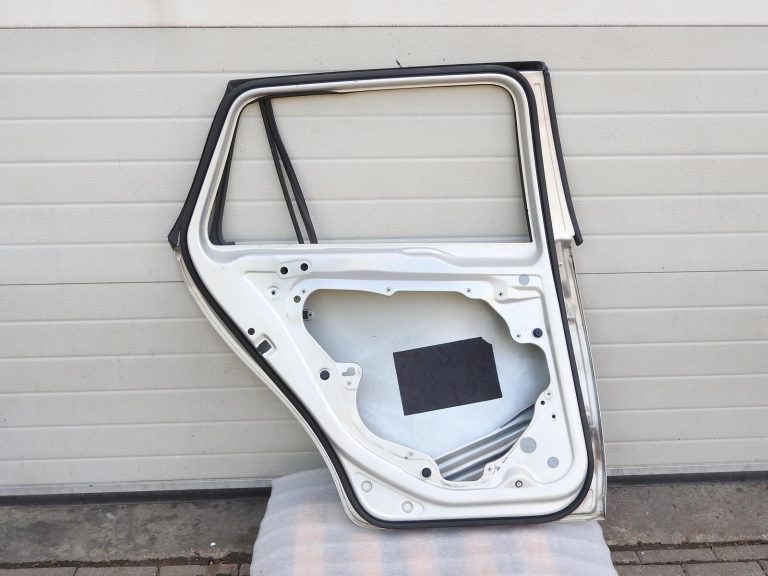 VW Golf 6 universālis aizmugurējās kreisās durvis R7L 1K9833055 1K9833055B 09-13