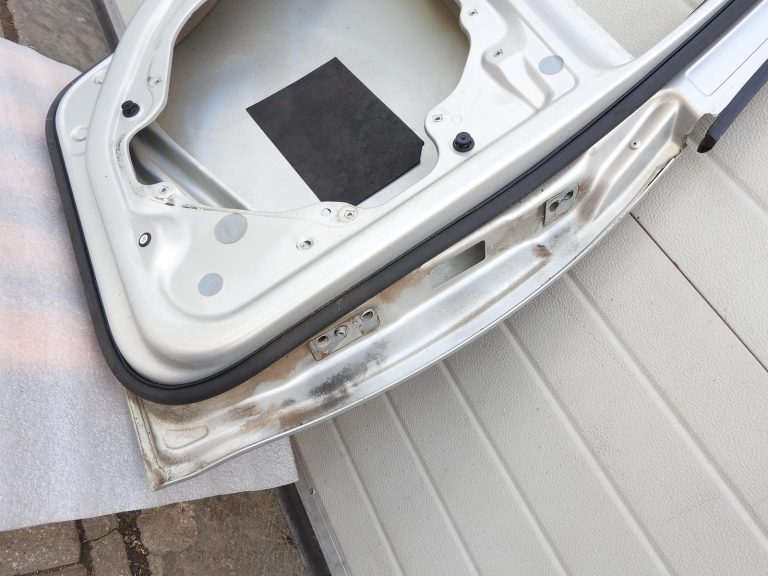 VW Golf 6 universālis aizmugurējās kreisās durvis R7L 1K9833055 1K9833055B 09-13