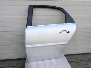Opel Vectra C hečbeks aizmugurējās kreisās durvis 157 93175839 13140147 02-08