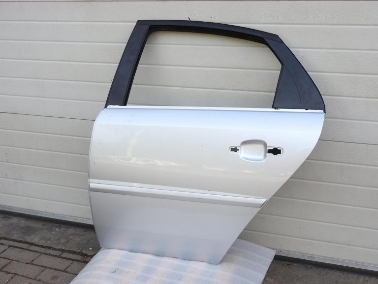 Opel Vectra C hečbeks aizmugurējās kreisās durvis 157 93175839 13140147 02-08