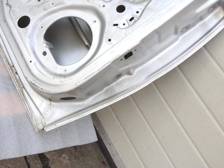 Opel Vectra C hečbeks aizmugurējās kreisās durvis 157 93175839 13140147 02-08