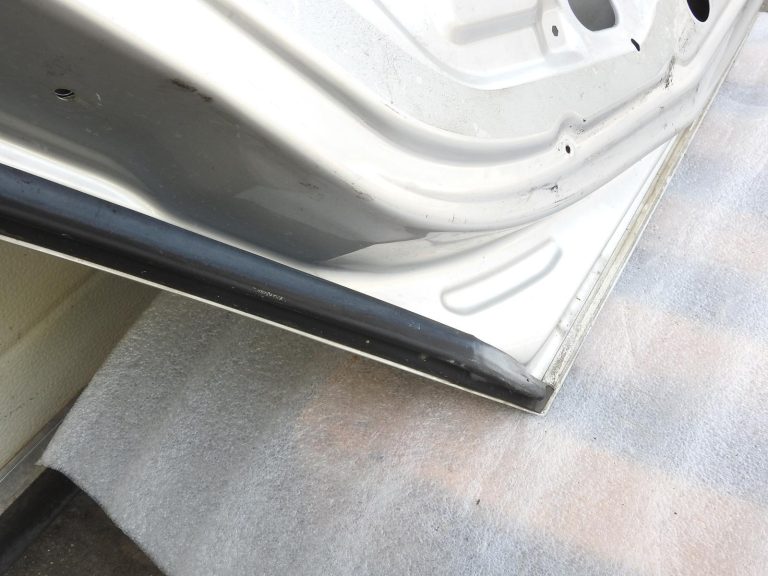 Opel Vectra C hečbeks aizmugurējās kreisās durvis 157 93175839 13140147 02-08