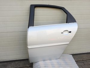 Opel Vectra C hečbeks aizmugurējās kreisās durvis 157 93175839 13140147 02-08
