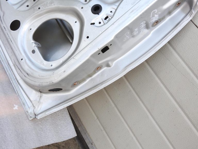 Opel Vectra C hečbeks aizmugurējās kreisās durvis 157 93175839 13140147 02-08